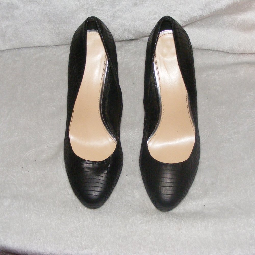 Jessica Simpson Round Black Heels - Picture 3 of 6